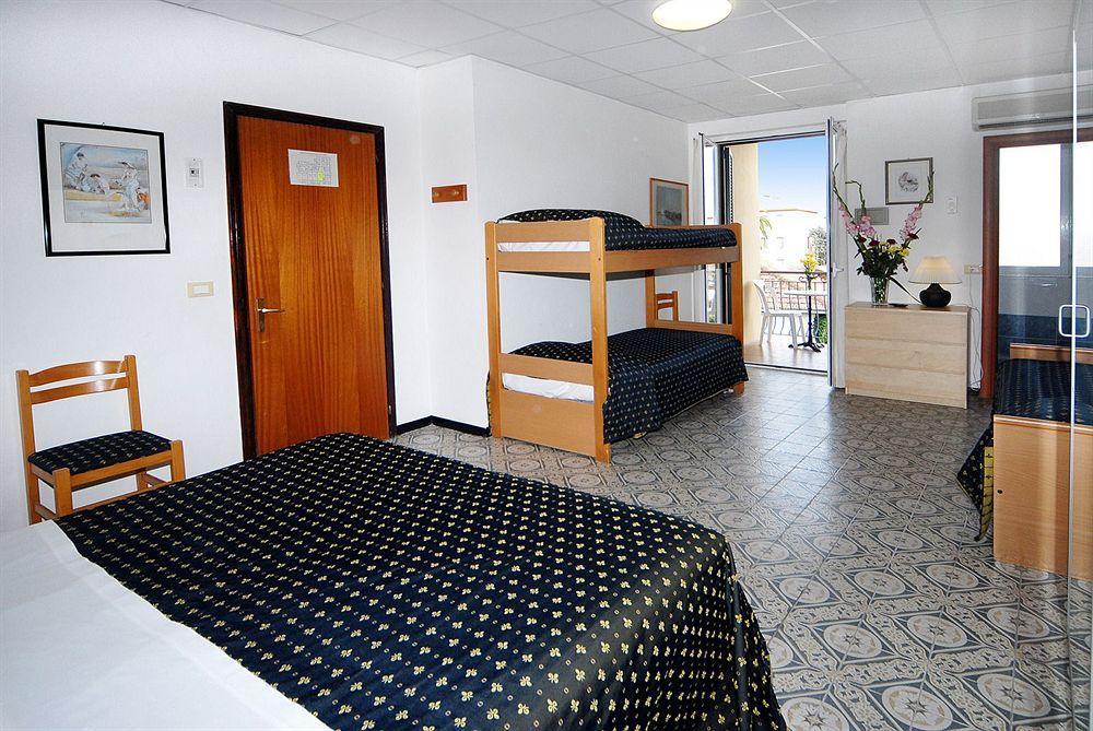 Hotel Delle Mimose Диано-Марина Экстерьер фото