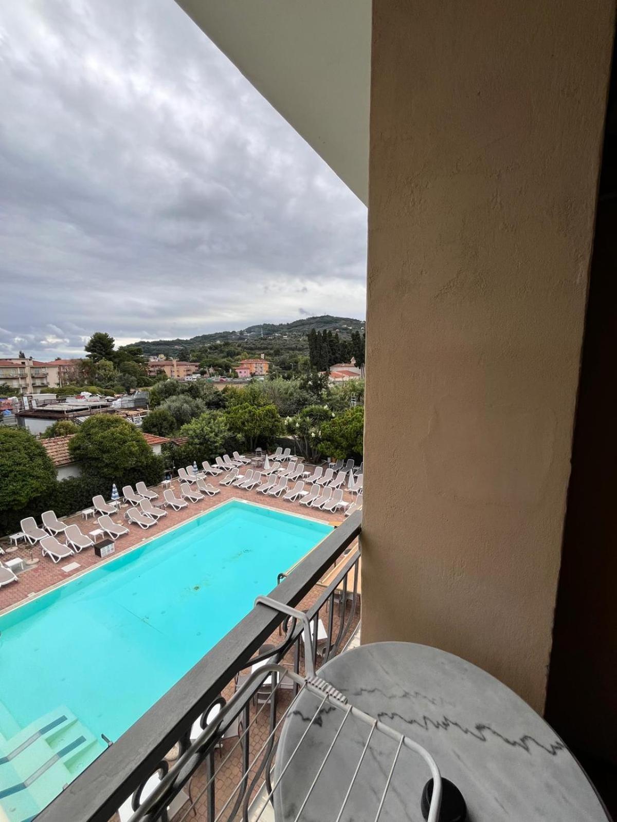 Hotel Delle Mimose Диано-Марина Экстерьер фото