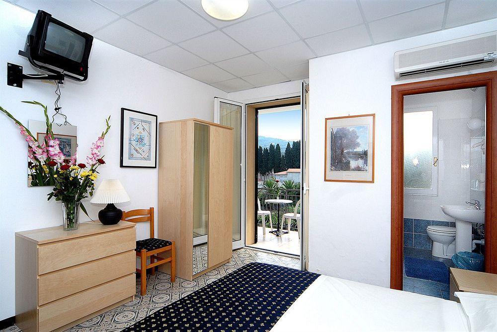 Hotel Delle Mimose Диано-Марина Экстерьер фото