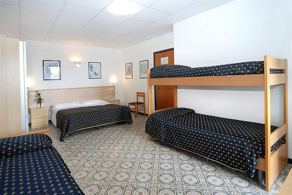 Hotel Delle Mimose Диано-Марина Экстерьер фото