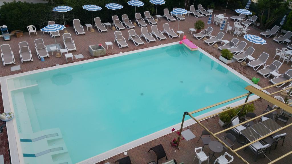 Hotel Delle Mimose Диано-Марина Экстерьер фото