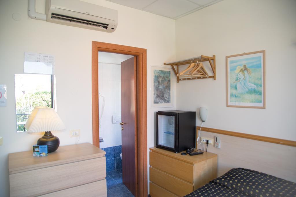 Hotel Delle Mimose Диано-Марина Экстерьер фото