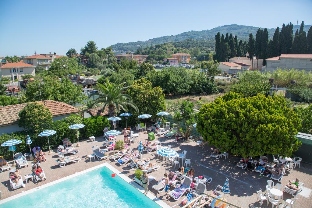 Hotel Delle Mimose Диано-Марина Экстерьер фото