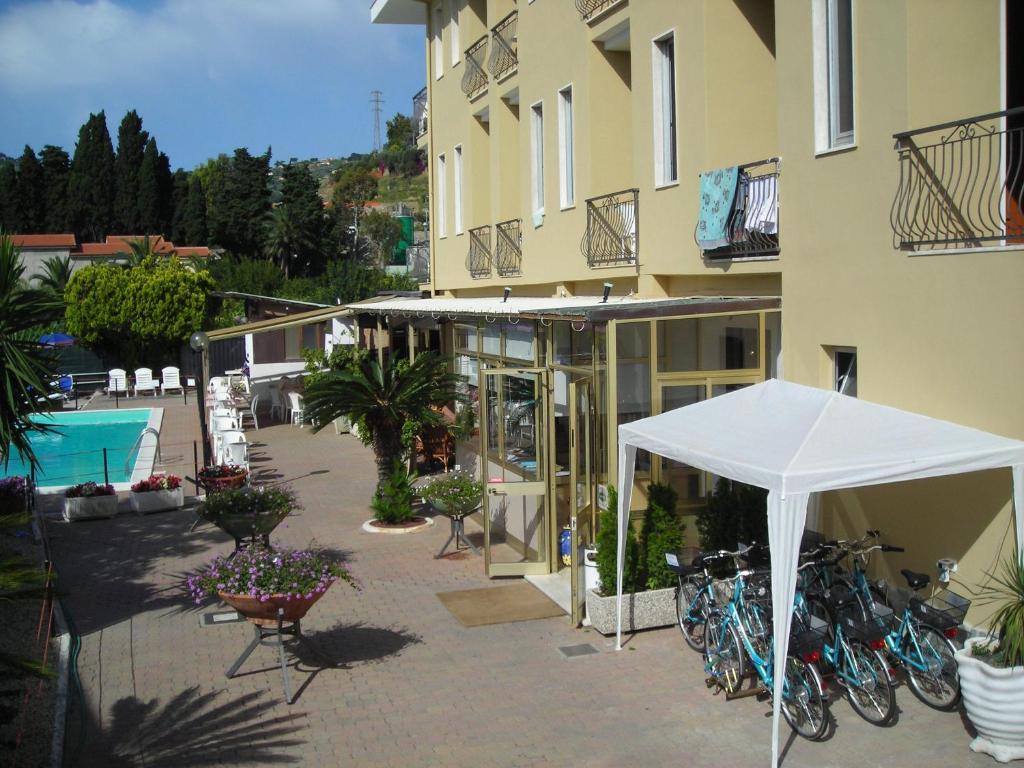 Hotel Delle Mimose Диано-Марина Экстерьер фото