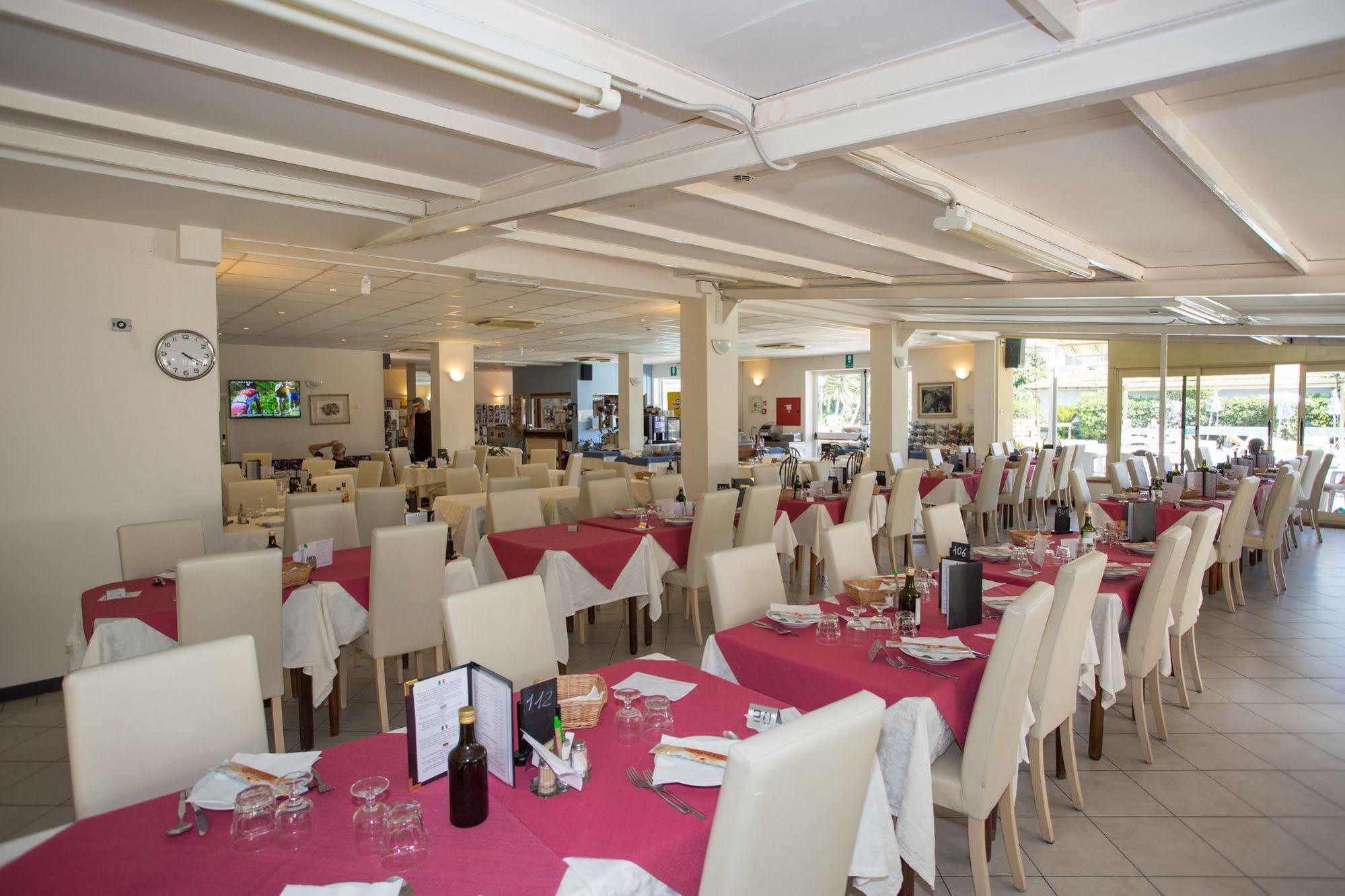 Hotel Delle Mimose Диано-Марина Экстерьер фото